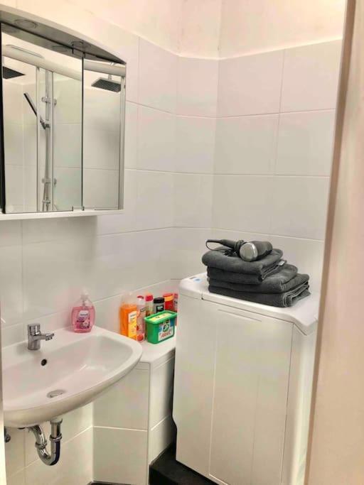 Schoenes City-Apartment Im Zentrum Mit Balkon 호프 외부 사진