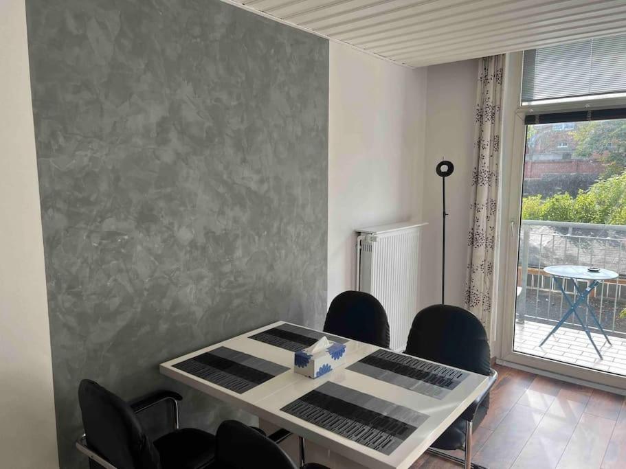 Schoenes City-Apartment Im Zentrum Mit Balkon 호프 외부 사진